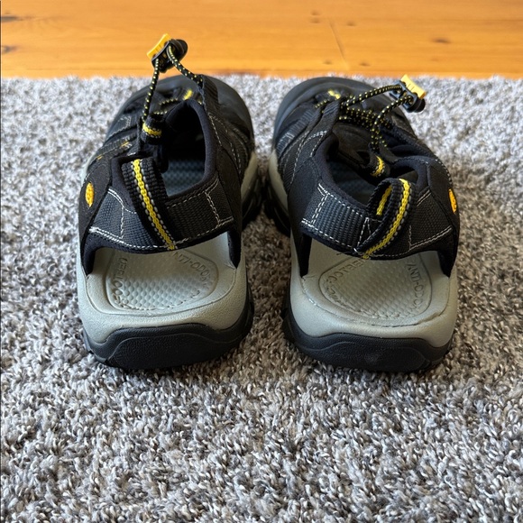 KEEN Men's Newport H2 Closed Toe Water Sandal EUC - Picture 3 of 12